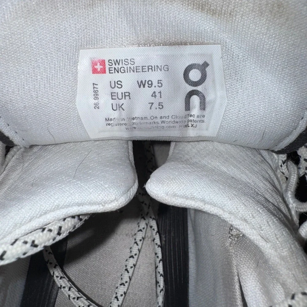 On Cloudnova Running Shoes Women Black White Size 9.5 GOOD